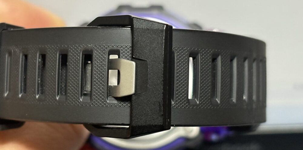 G-SHOCK GBD-200の尾錠とベルト